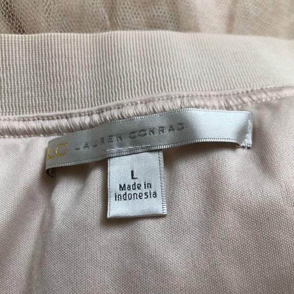 Cream Colored Light and Airy Skirt - Picture 2 of 4